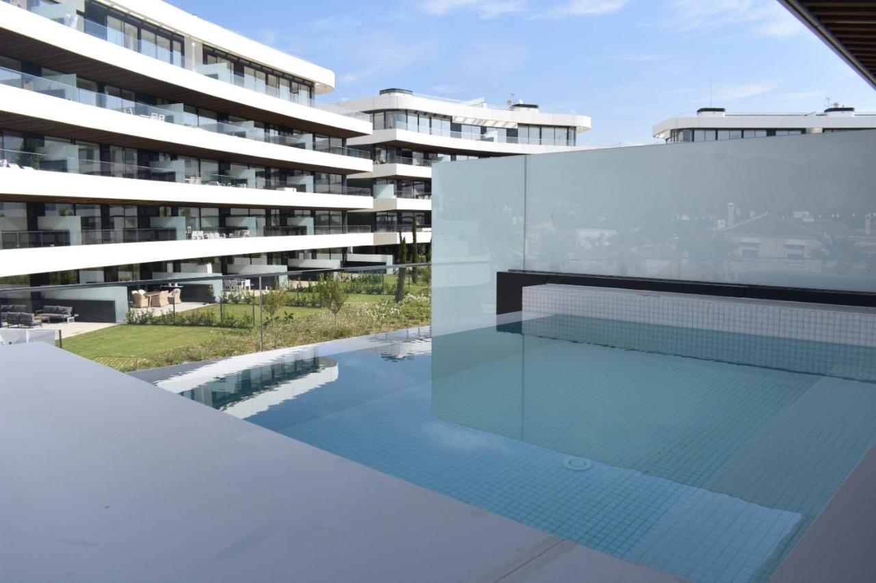 Luxury Complex Beachfront Apartment, Infinity Pool, Sauna, Gym And Large Terrace Appartement